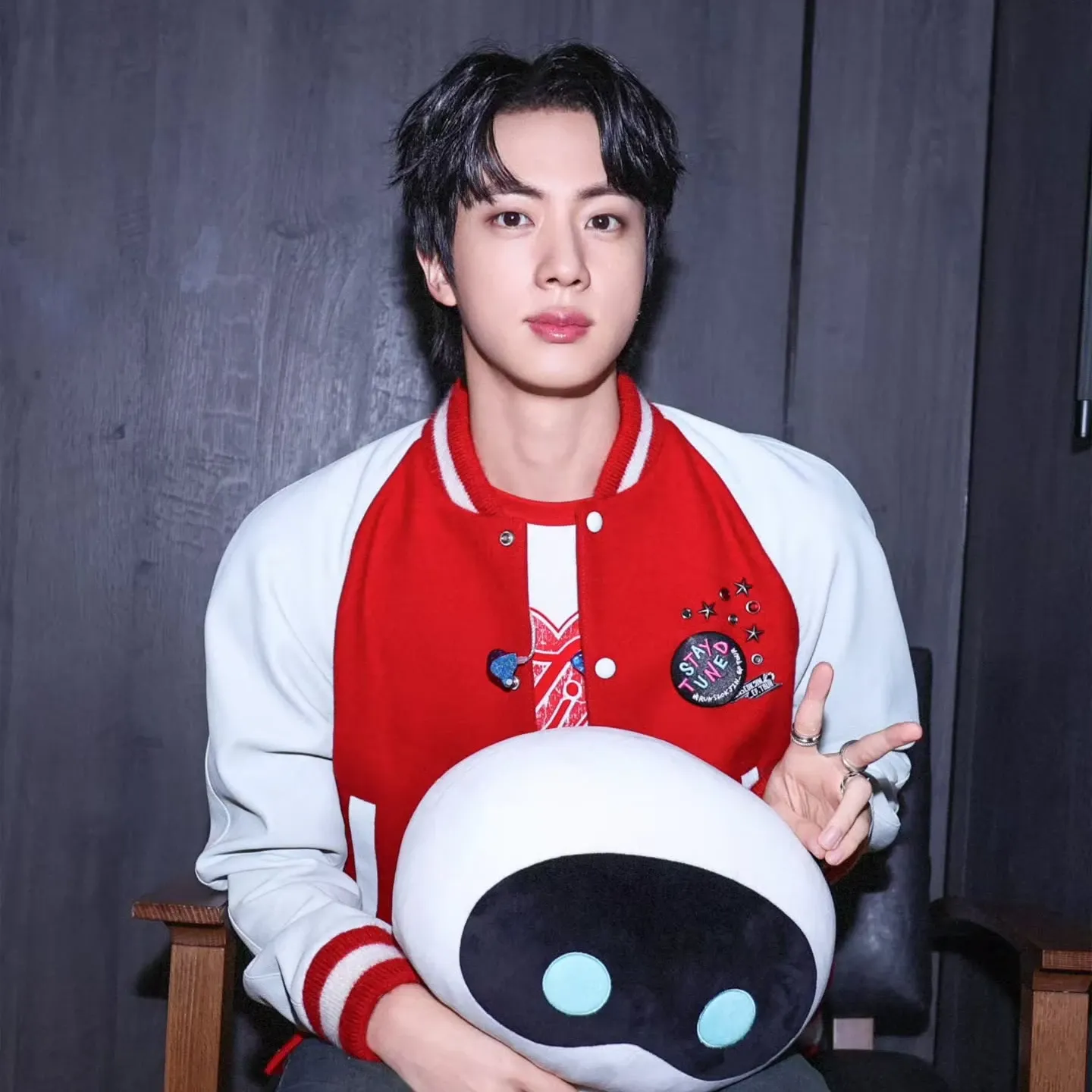Foto aktivitas terbaru Jin (BTS)