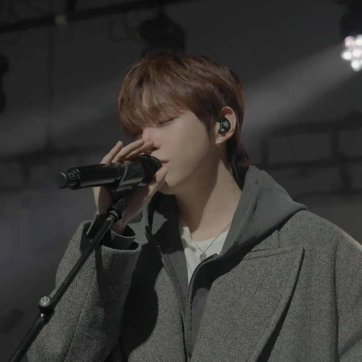 A moment captured by Kang Daniel's fan