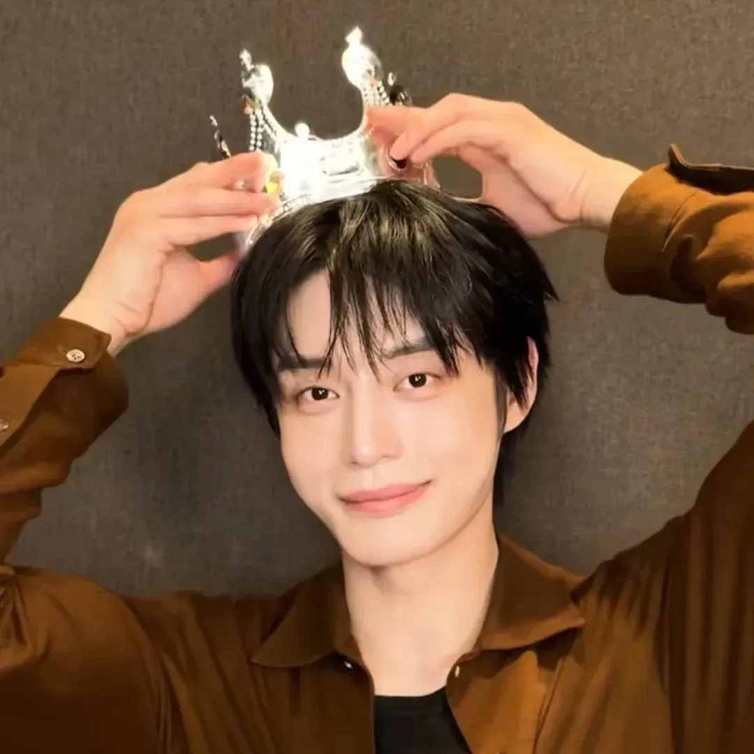 Behind-the-scenes cut of Kim Jiwoong (ZEROBASEONE)