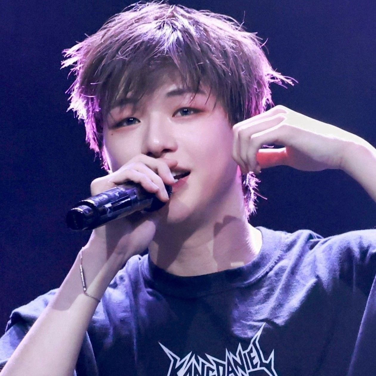 Behind-the-scenes cut of Kang Daniel