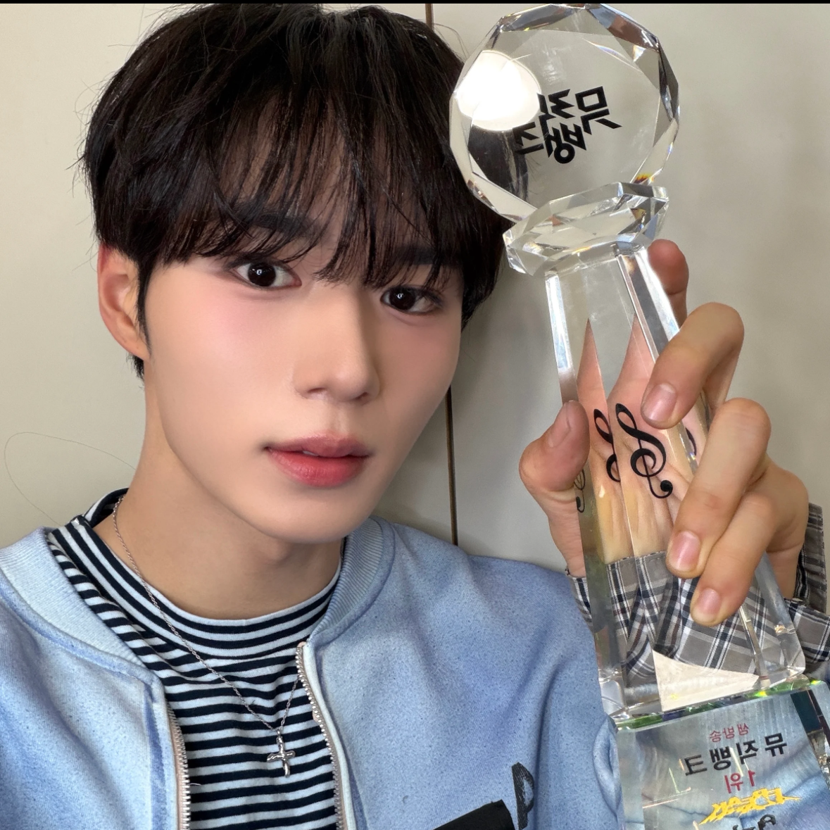 Behind-the-scenes cut of Kim Junseo (ALPHA DRIVE ONE)