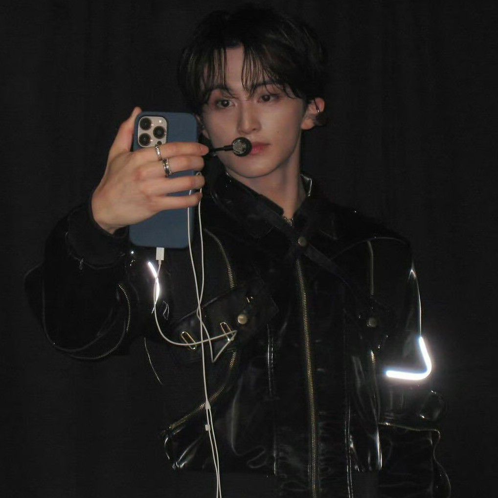 Behind-the-scenes cut of Mark (NCT 127, NCT DREAM)