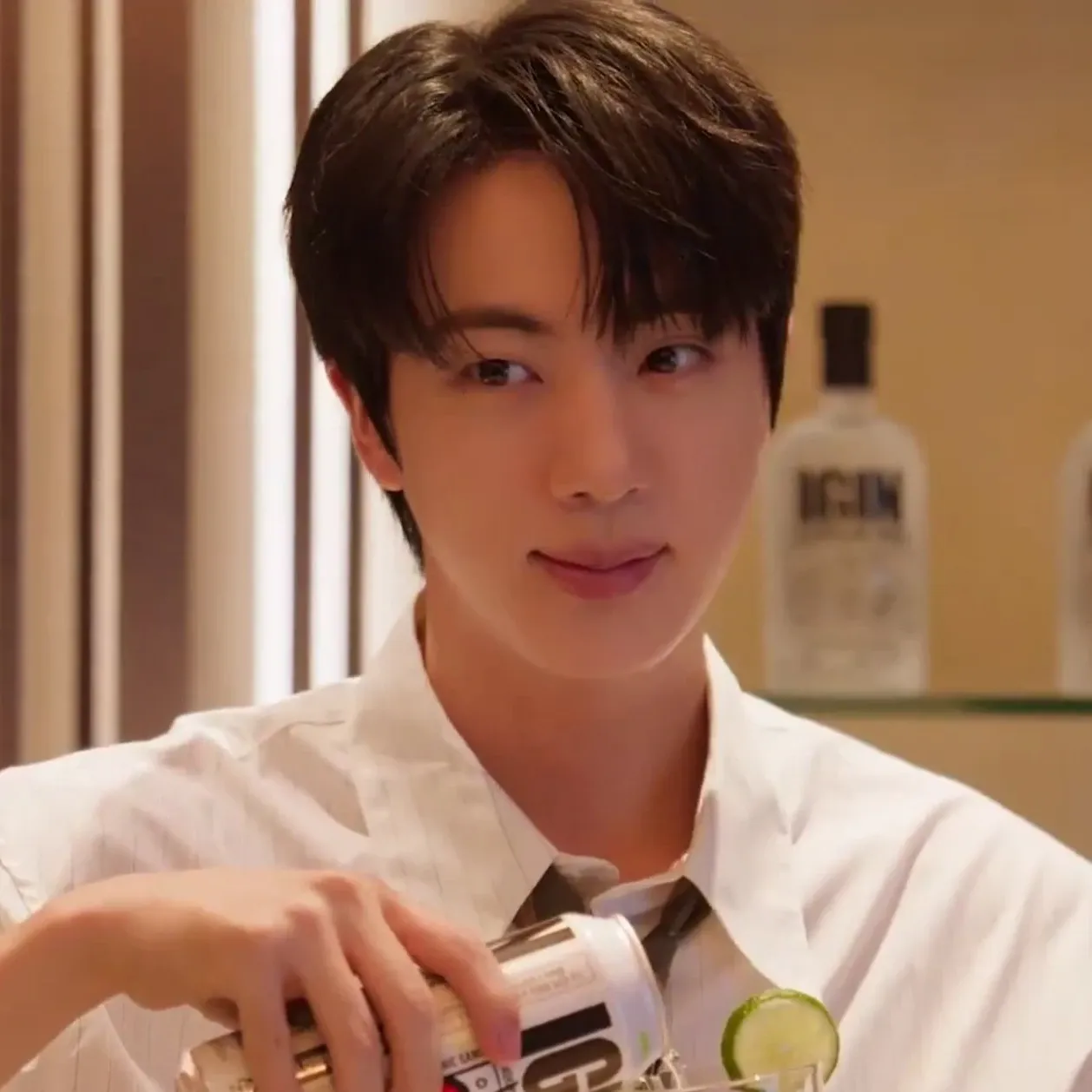 진 (방탄소년단)의 비하인드 컷