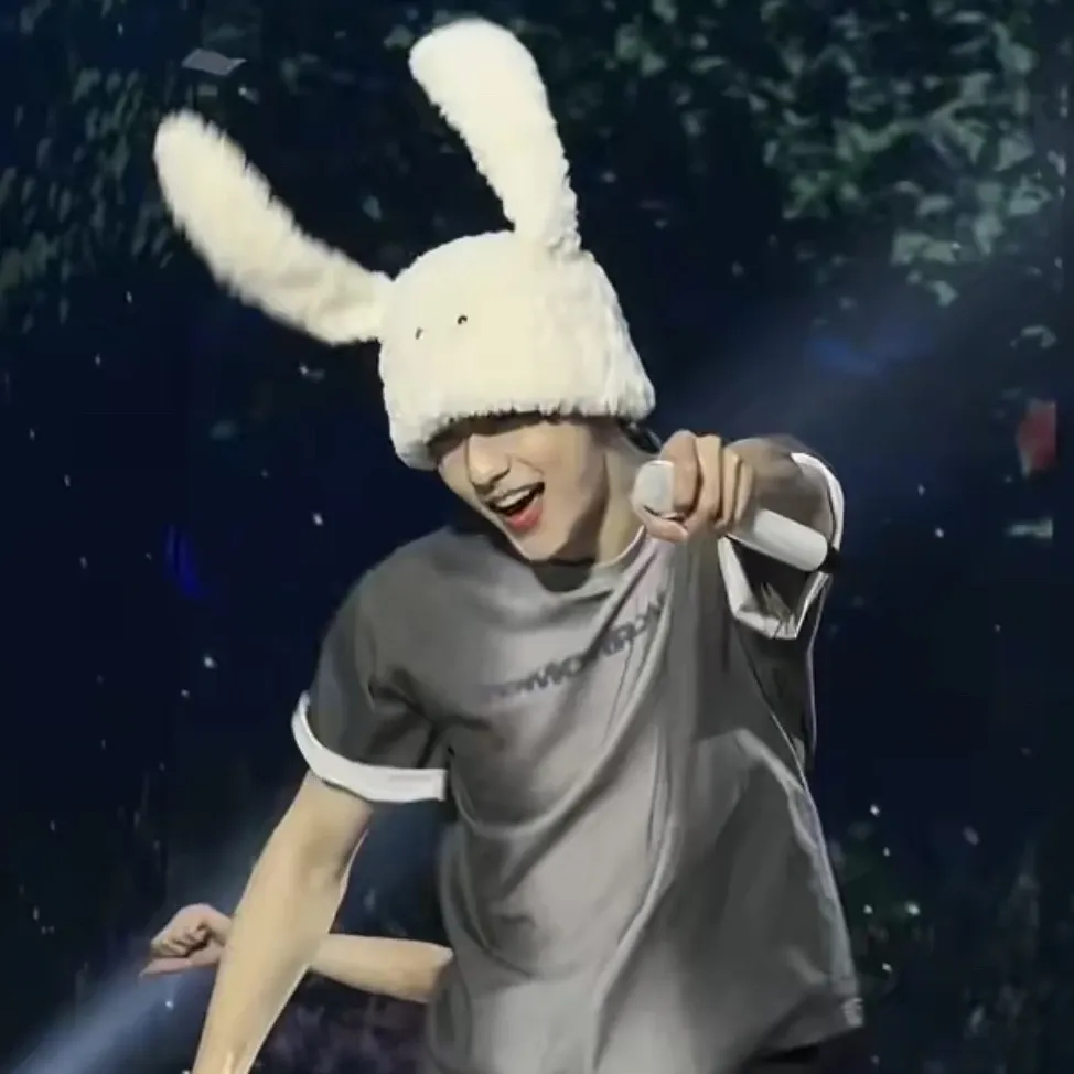 秀彬 (TOMORROW X TOGETHER)的最新照片