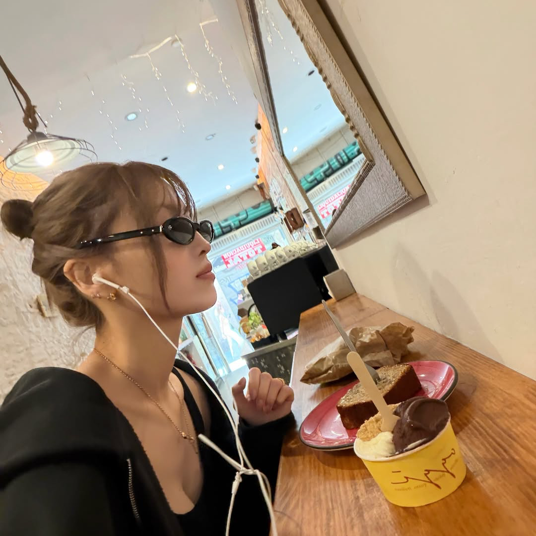 Recent activity shot of Momo (TWICE)