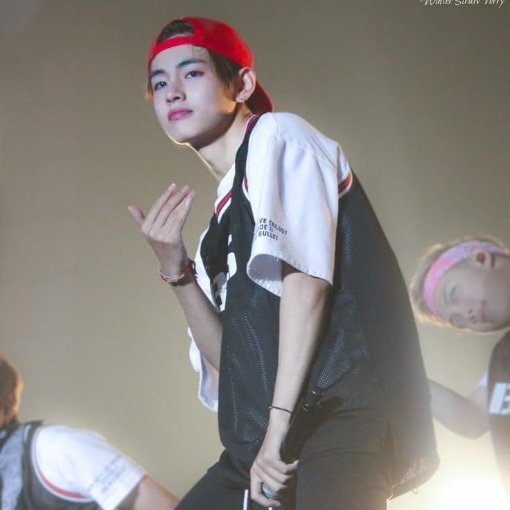 Foto aktivitas terbaru V (BTS)