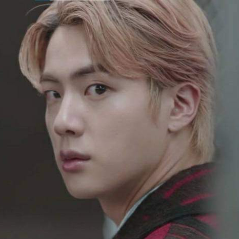 Potret di balik layar Jin (BTS)