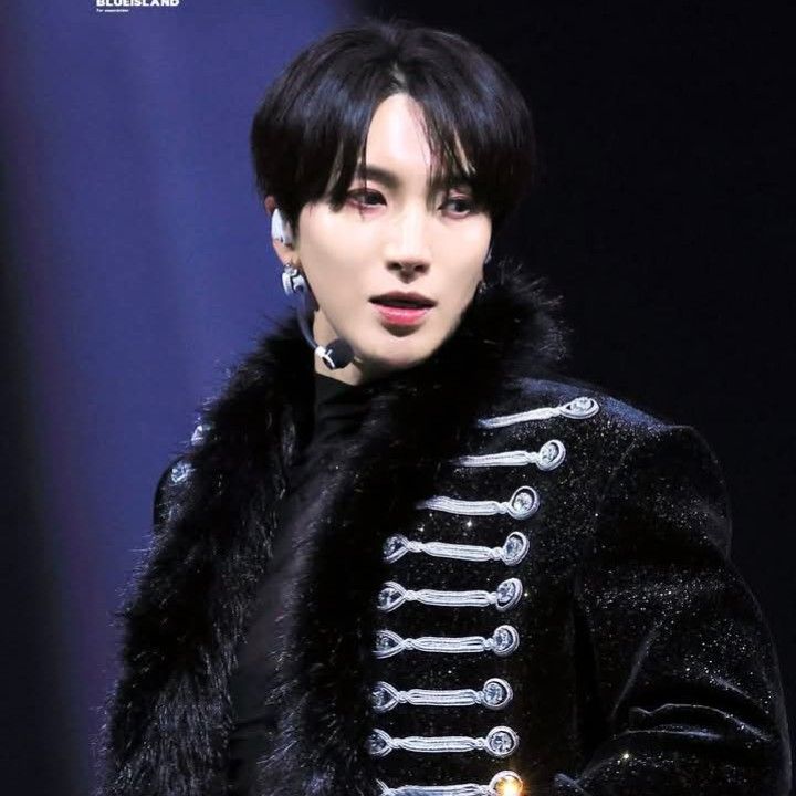 Behind-the-scenes cut of Leeteuk (Super Junior)