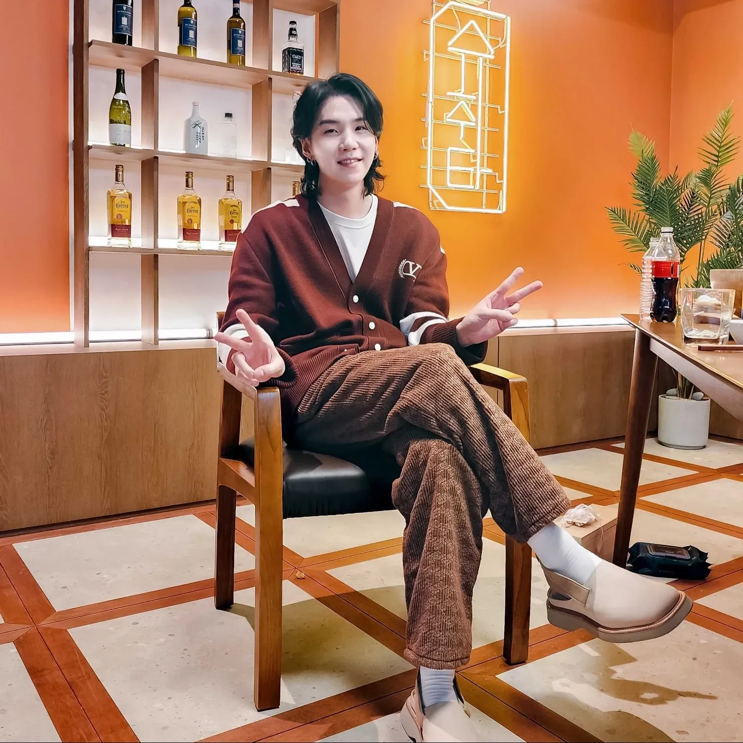 Behind-the-scenes cut of BTS