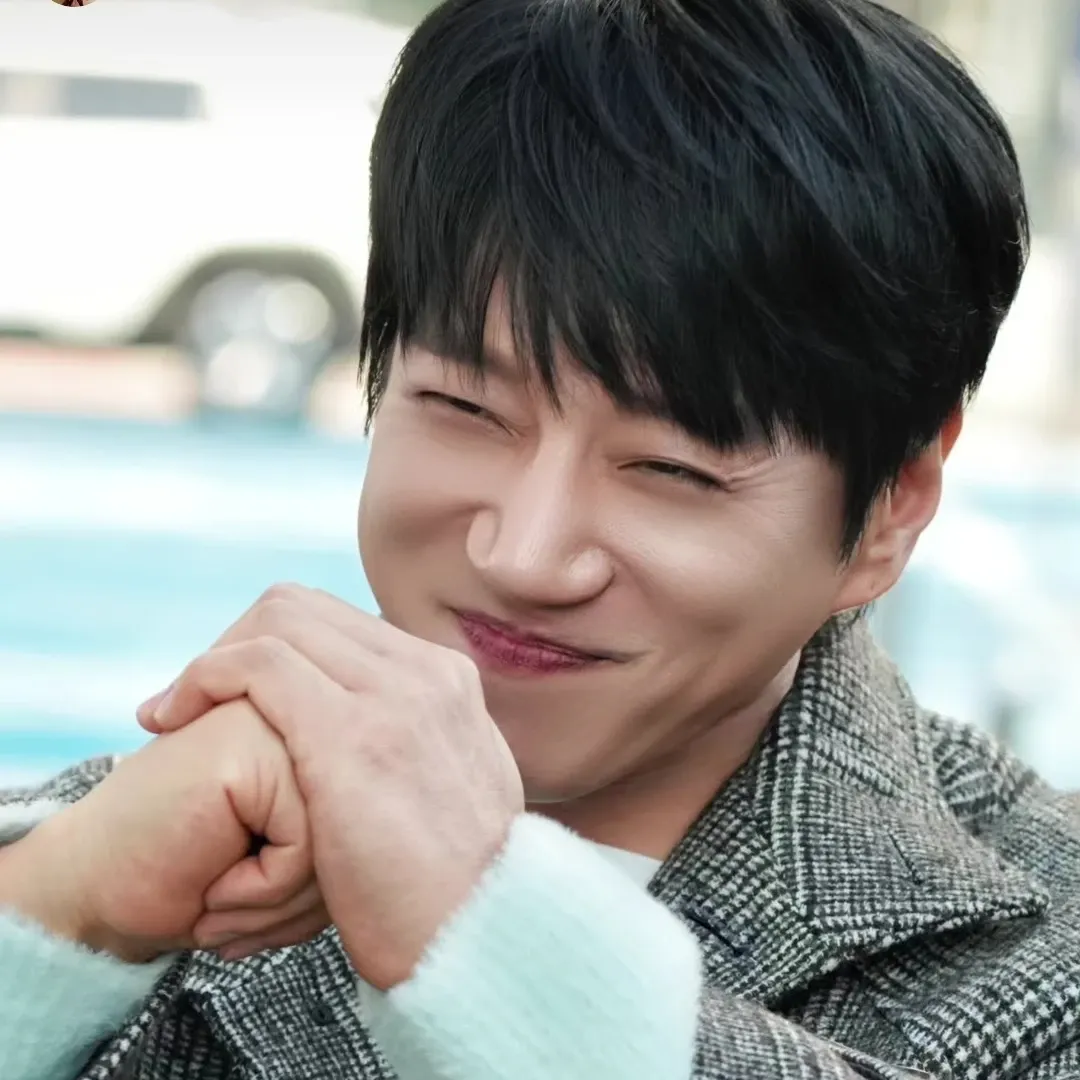 Latest photo of Hwang Chiyeol