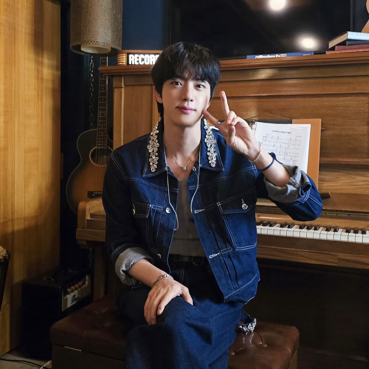 진 (방탄소년단) 최근 활동샷