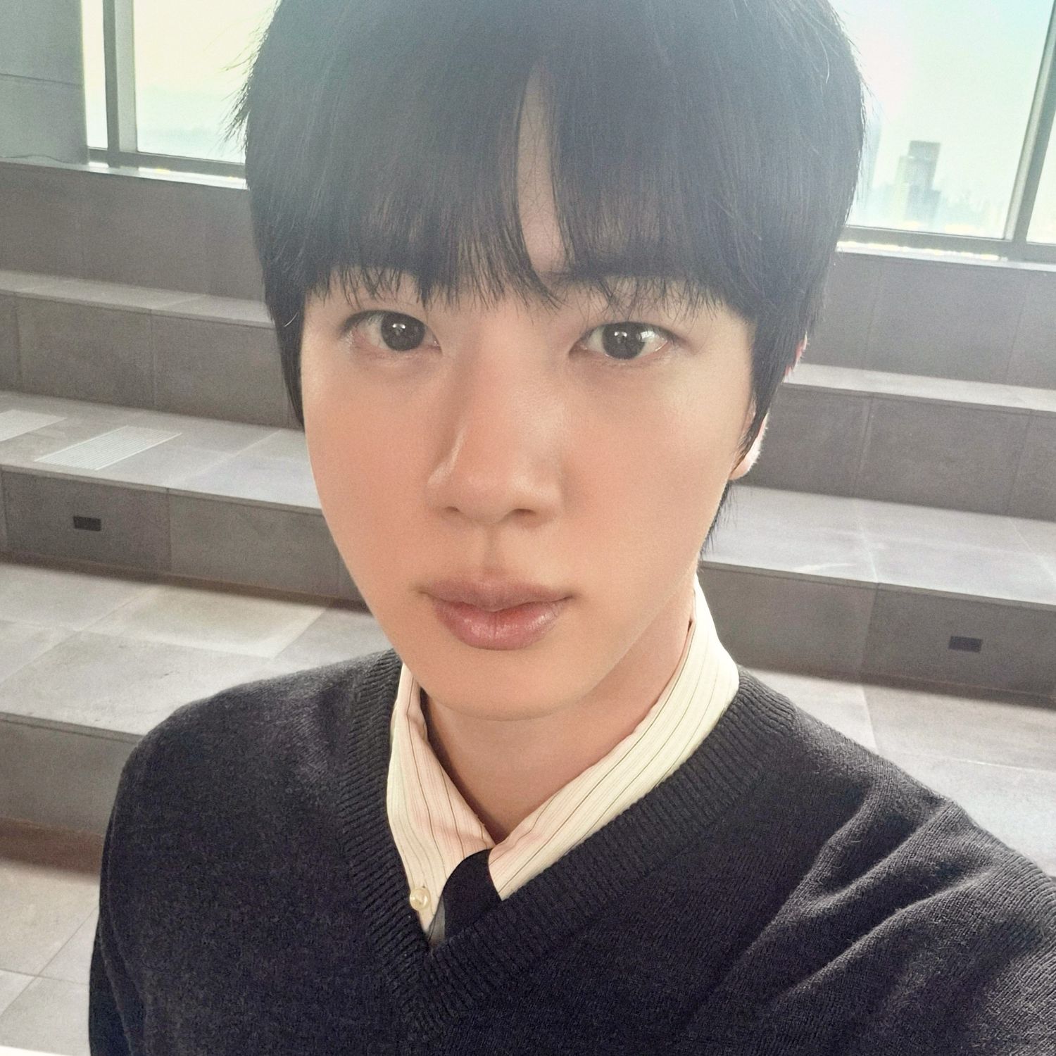Foto aktivitas terbaru Jin (BTS)