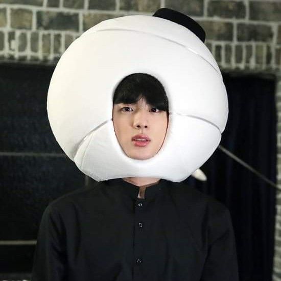 Momen yang diabadikan oleh penggemar Jin (BTS)