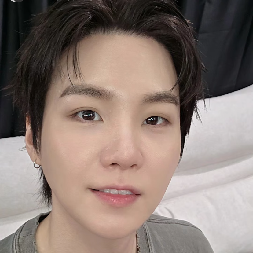 Foto terbaru SUGA (BTS)
