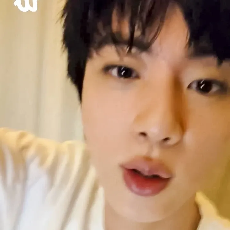 진 (방탄소년단)의 최신 사진