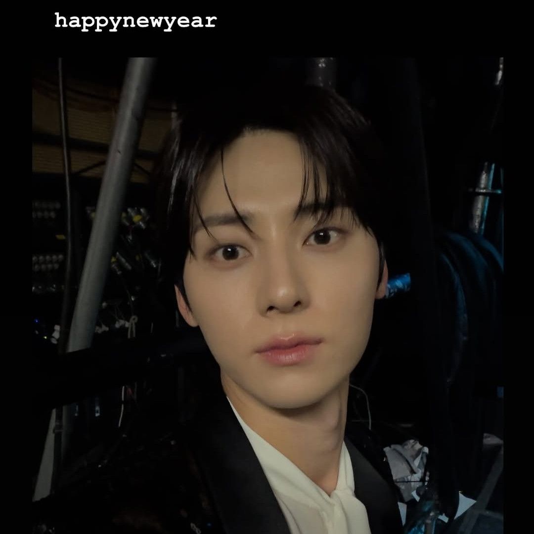 A moment captured by Hwang Minhyun's fan