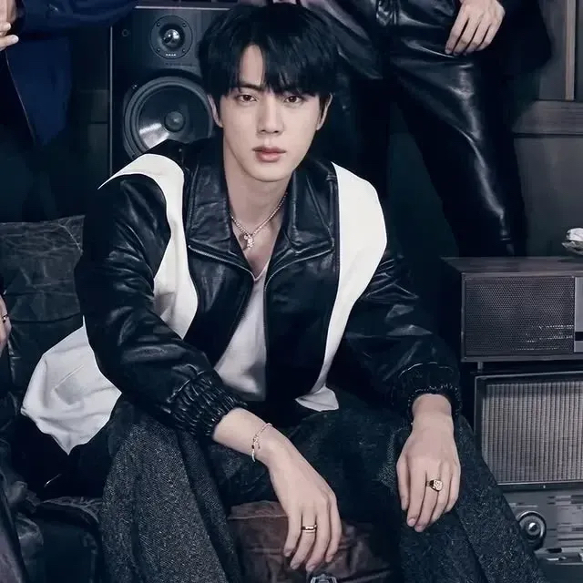 진 (방탄소년단)의 비하인드 컷