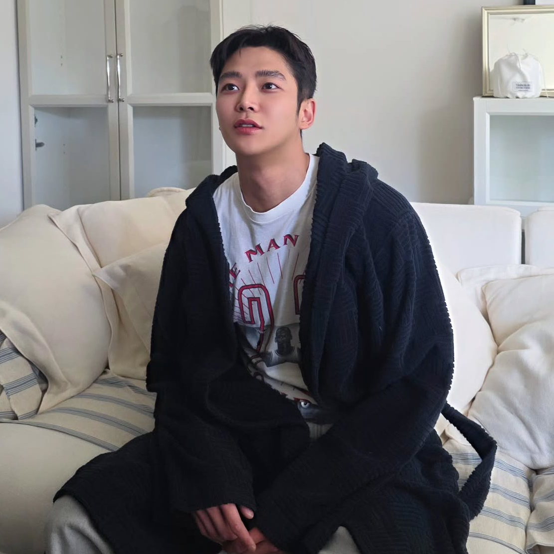 A moment captured by Rowoon's fan