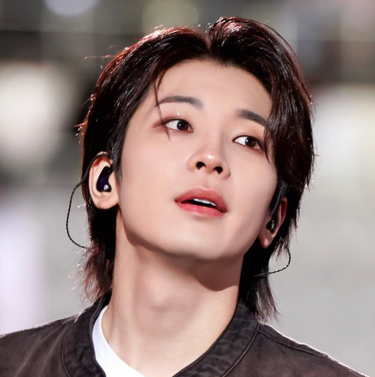 Recent activity shot of Wonwoo (SEVENTEEN)