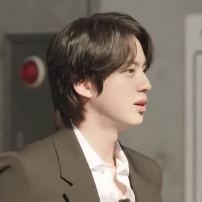 Potret di balik layar Jin (BTS)