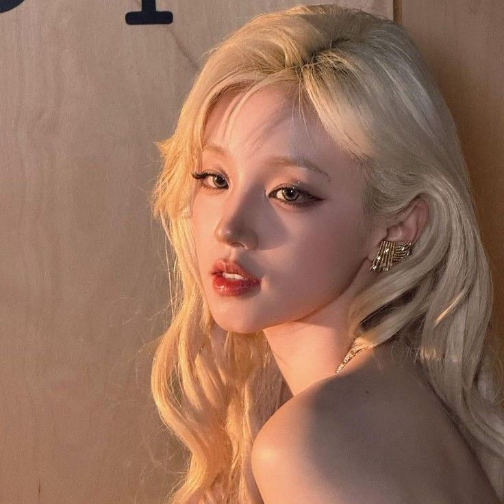 Behind-the-scenes cut of Yuqi (i-dle)