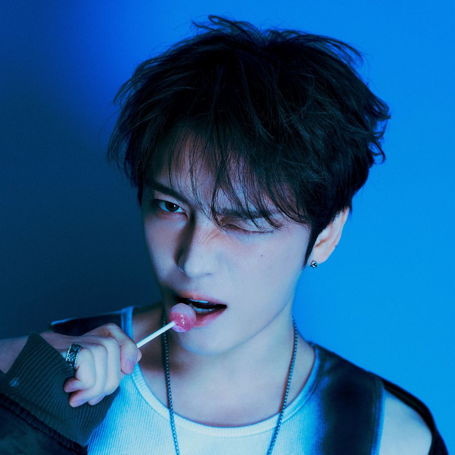 Behind-the-scenes cut of Kim Jaejoong (JX)