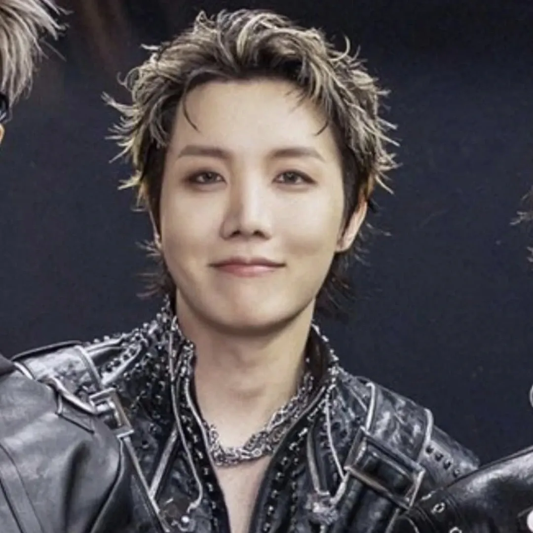 Momen yang diabadikan oleh penggemar j-hope (BTS)