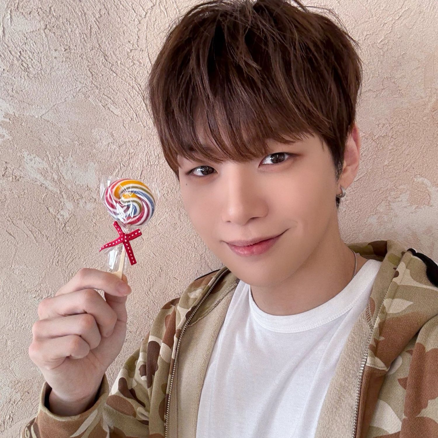 Behind-the-scenes cut of Kang Daniel