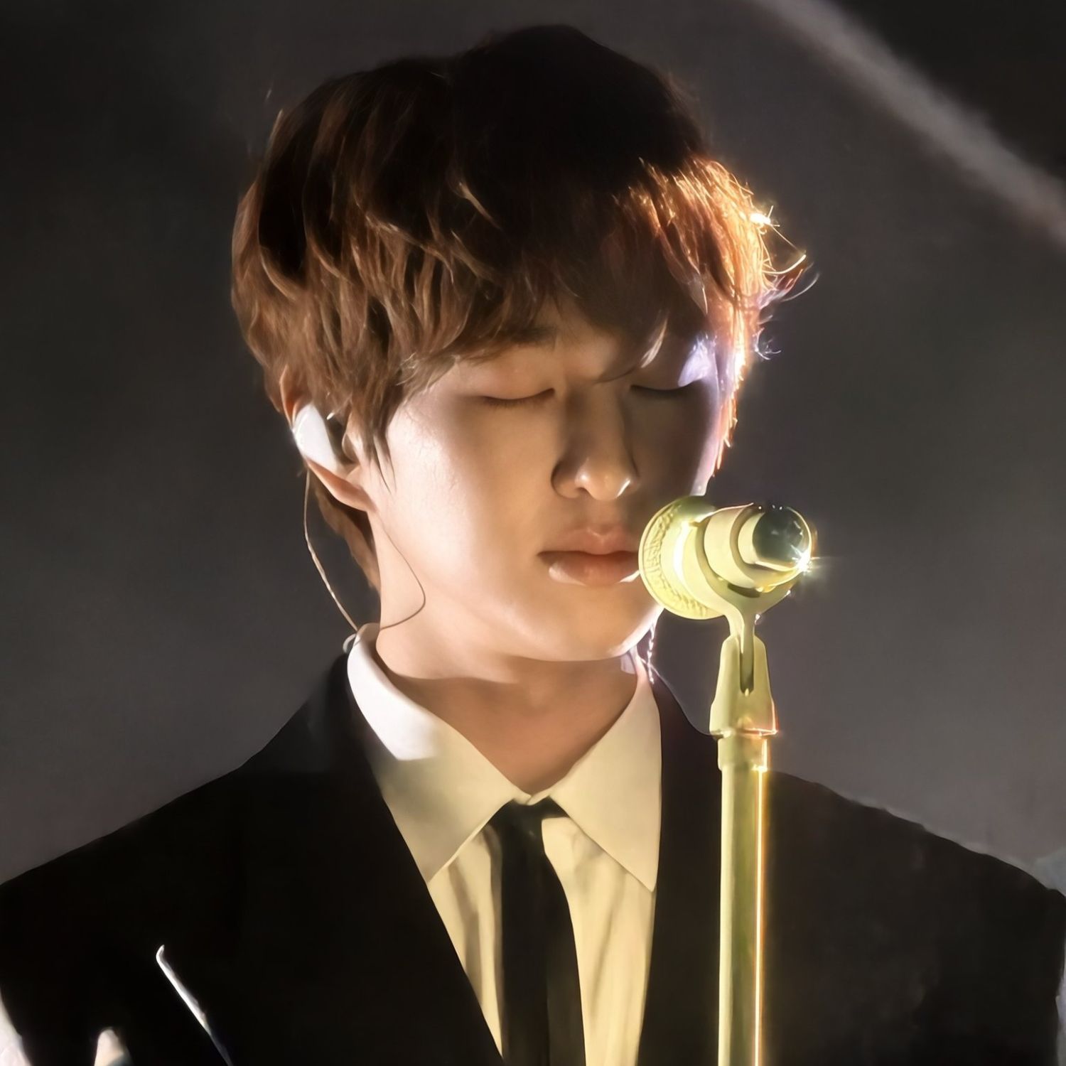 Recent activity shot of Onew (SHINee)