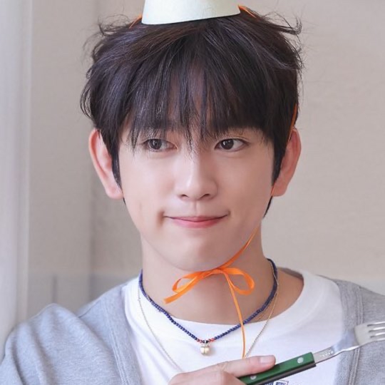 Behind-the-scenes cut of Jinyoung (GOT7)
