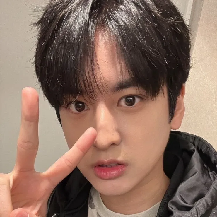Recent activity shot of CHAN (iKON)