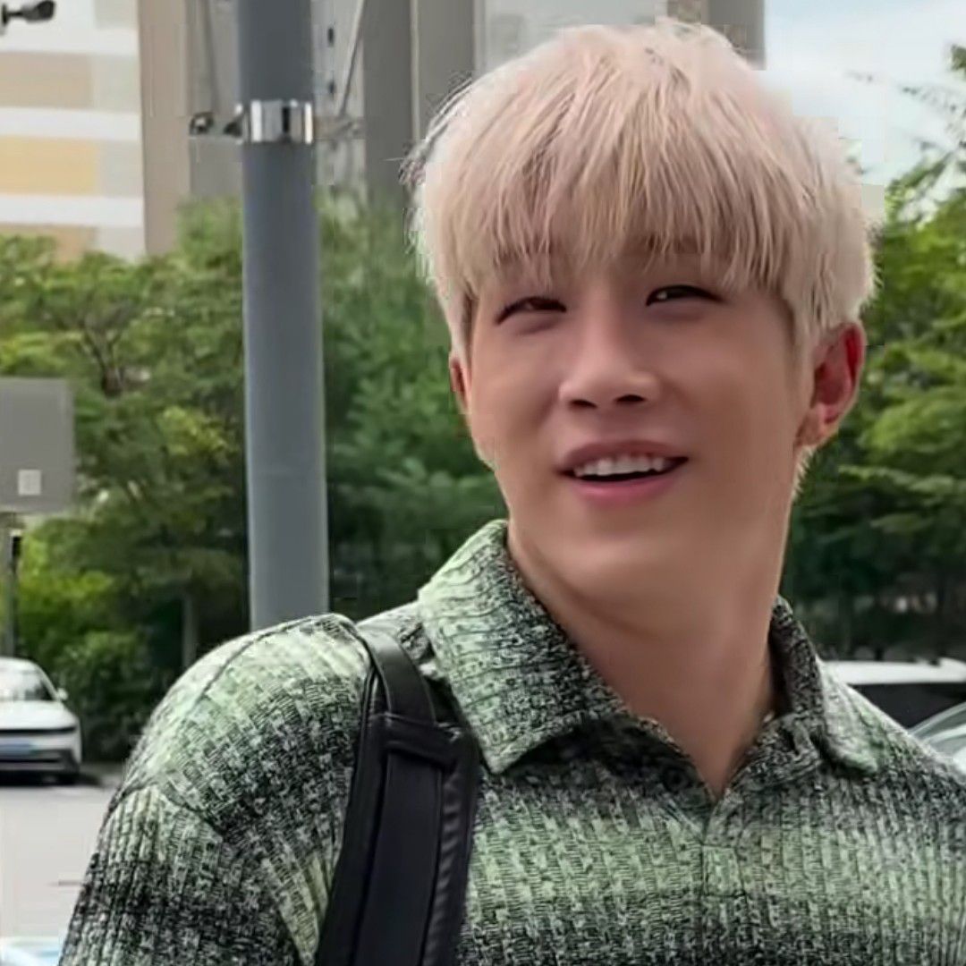 Behind-the-scenes cut of Jinjin (ASTRO)