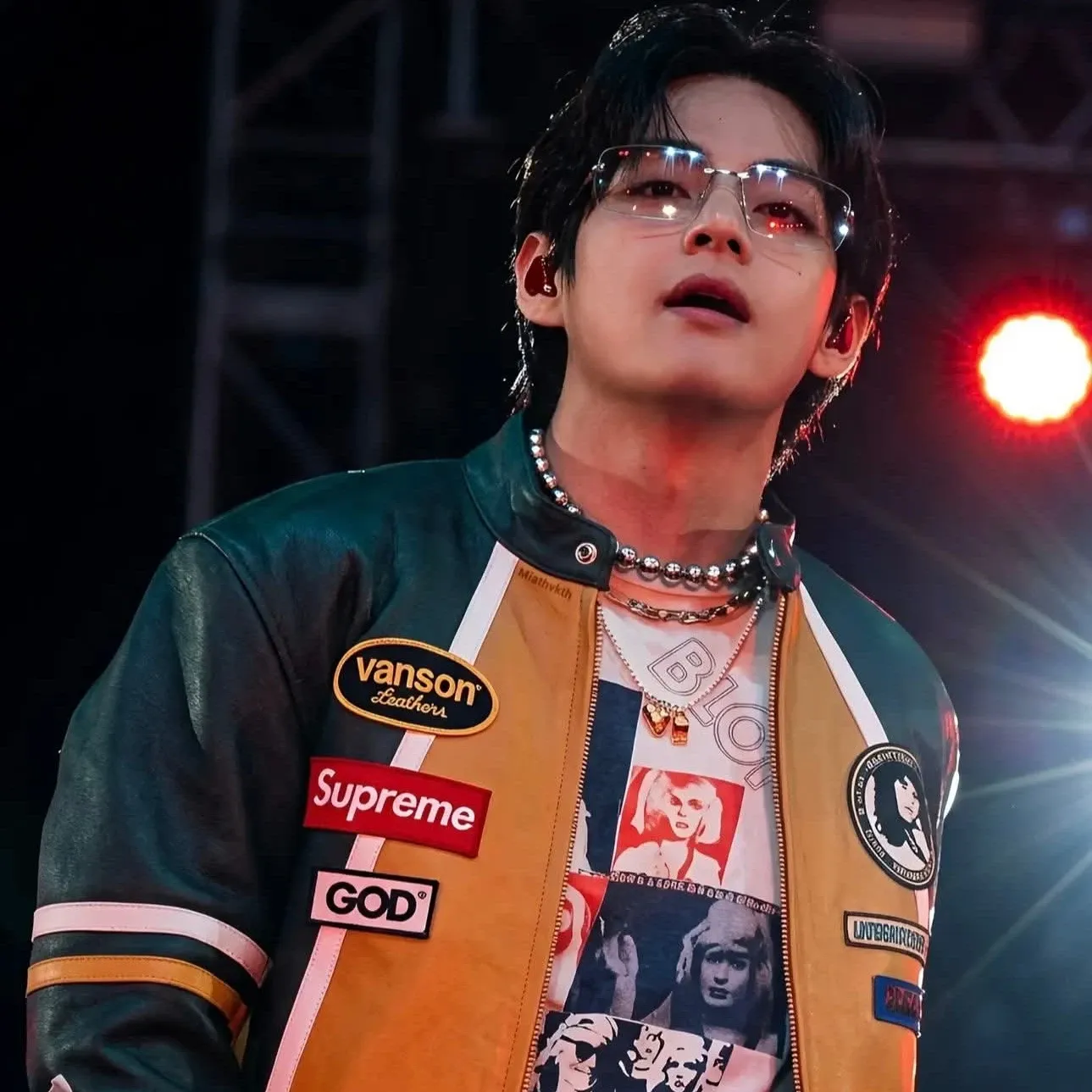 Foto aktivitas terbaru V (BTS)