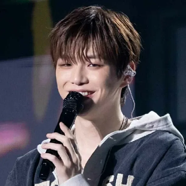 강다니엘의 비하인드 컷