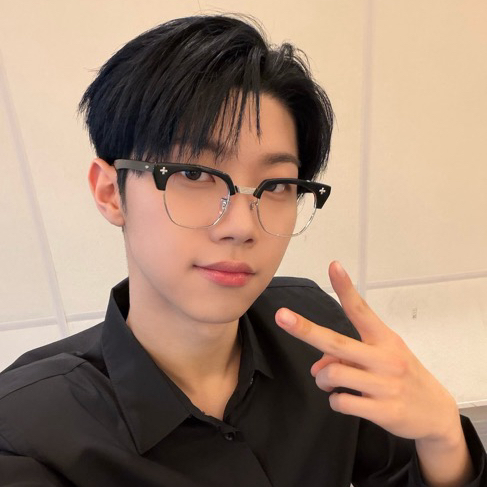 Recent activity shot of Hyunwoo (Xikers)