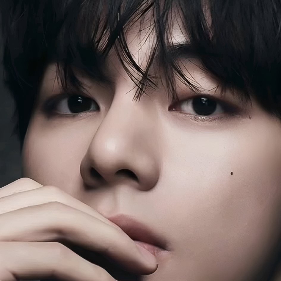뷔 (방탄소년단)의 최신 사진