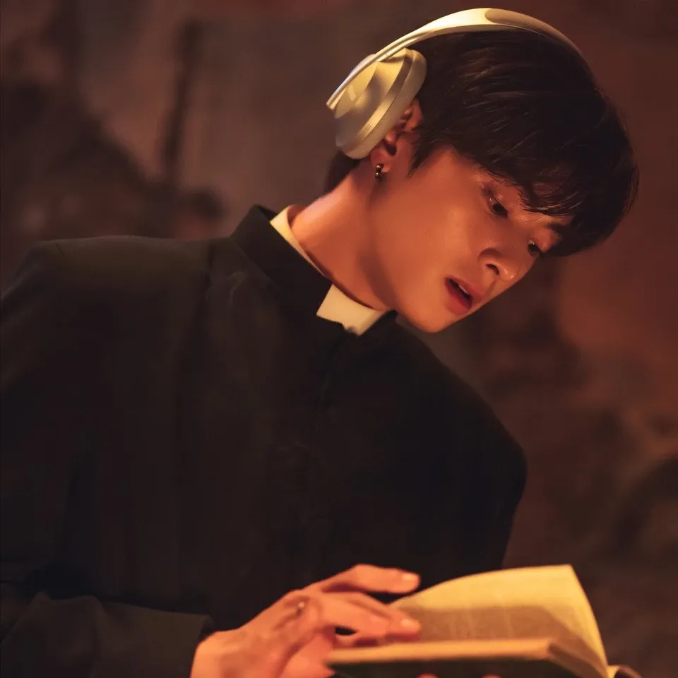 Recent activity shot of Eunwoo (ASTRO)