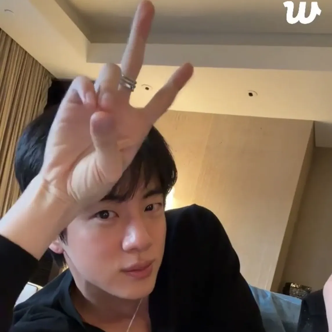 진 (방탄소년단)의 비하인드 컷