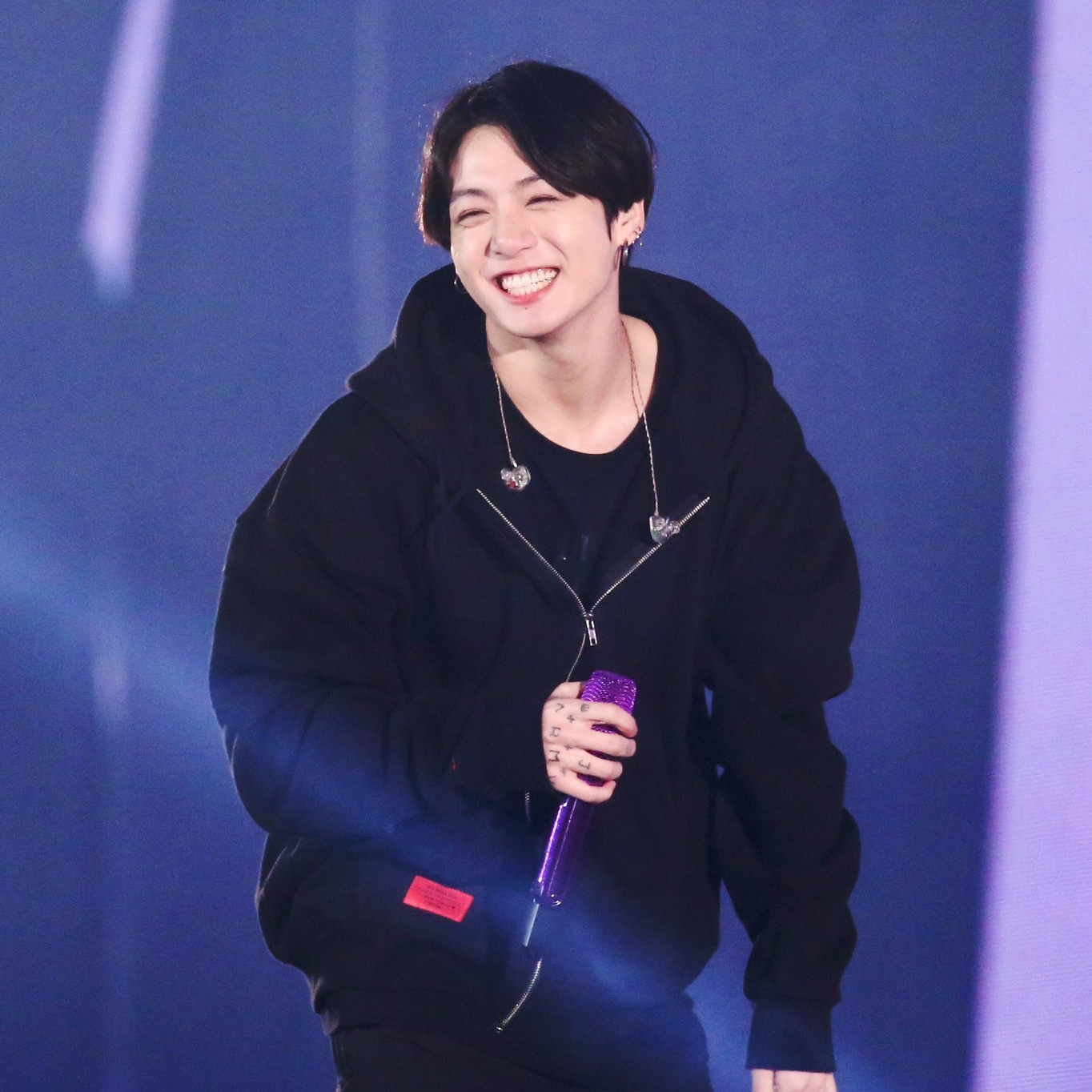 Foto aktivitas terbaru Jungkook (BTS)