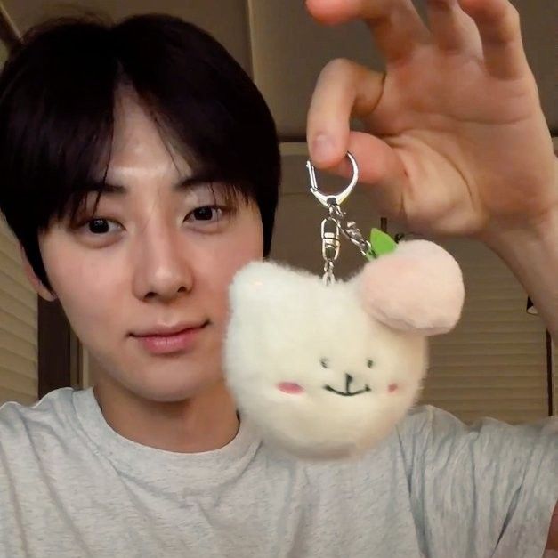 황민현의 비하인드 컷