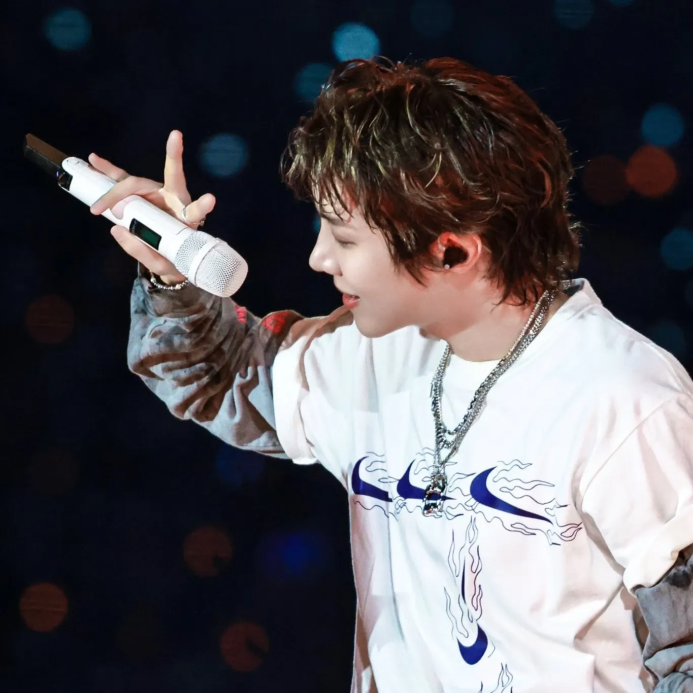 Foto aktivitas terbaru j-hope (BTS)