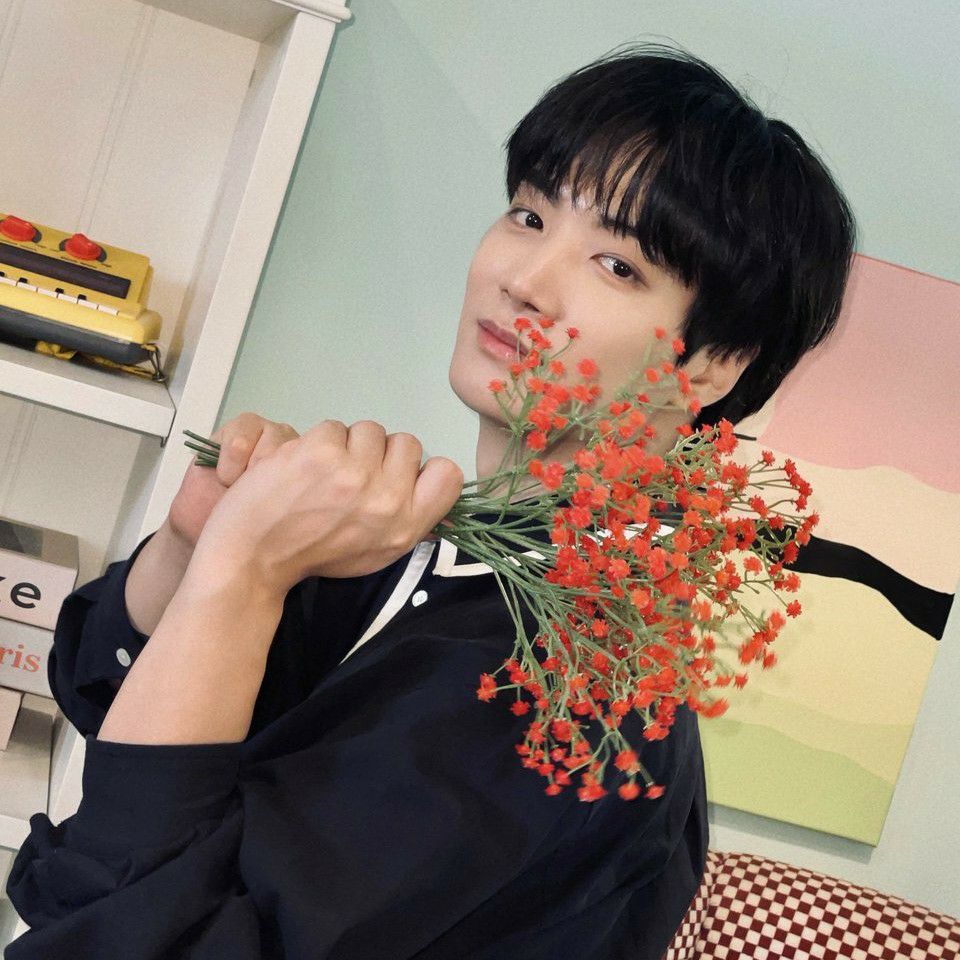 A moment captured by Kim Jonghyeon's fan