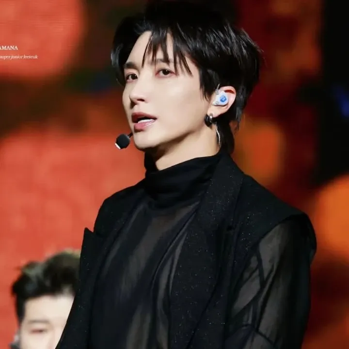 A moment captured by Leeteuk (Super Junior)'s fan