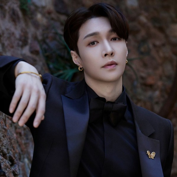 Foto perwakilan Lay (EXO) yang bersinar hari ini di Choeaedol