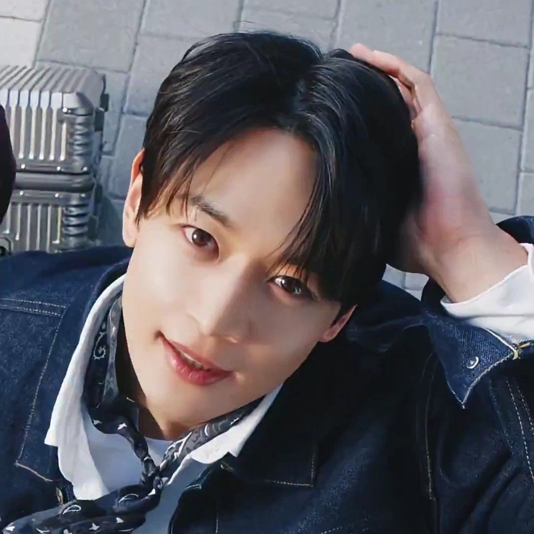 Behind-the-scenes cut of Minho (SHINee)