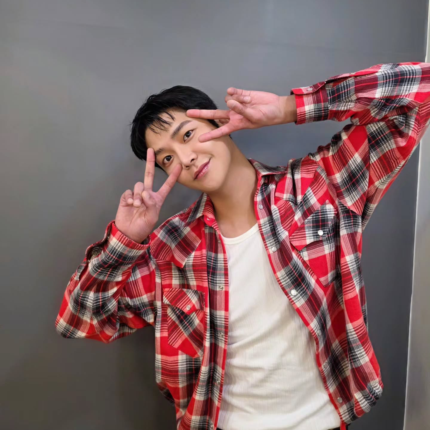 로운의 비하인드 컷