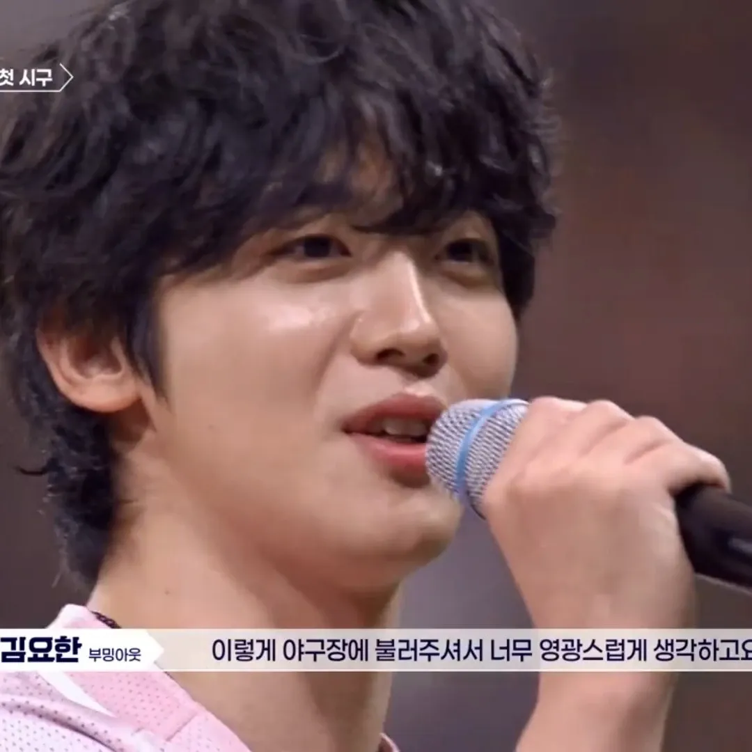 A moment captured by Kim Yohan (WEi)'s fan