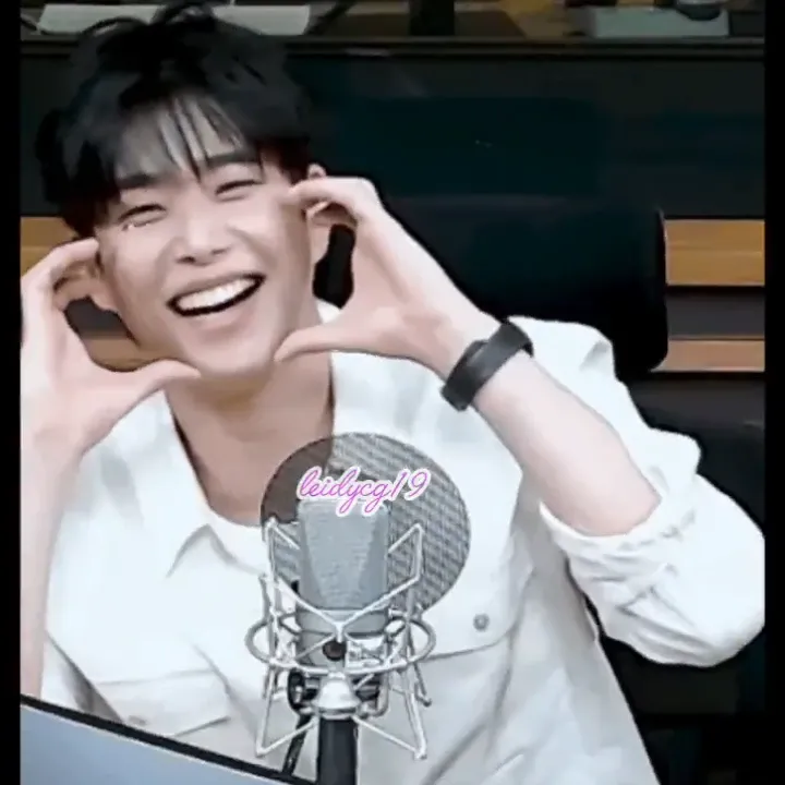 Behind-the-scenes cut of MJ (ASTRO)