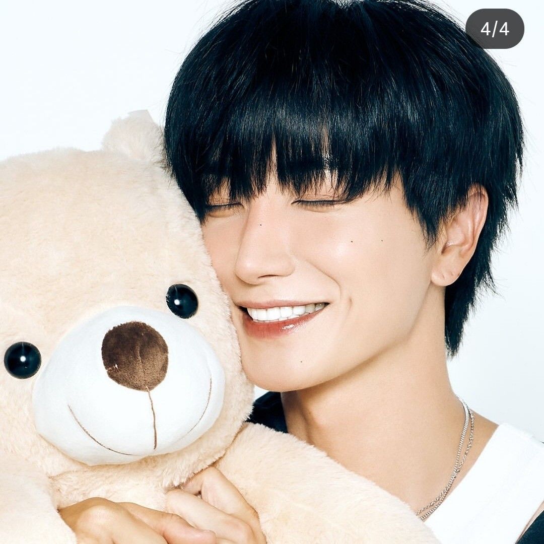 Behind-the-scenes cut of Leeteuk (Super Junior)