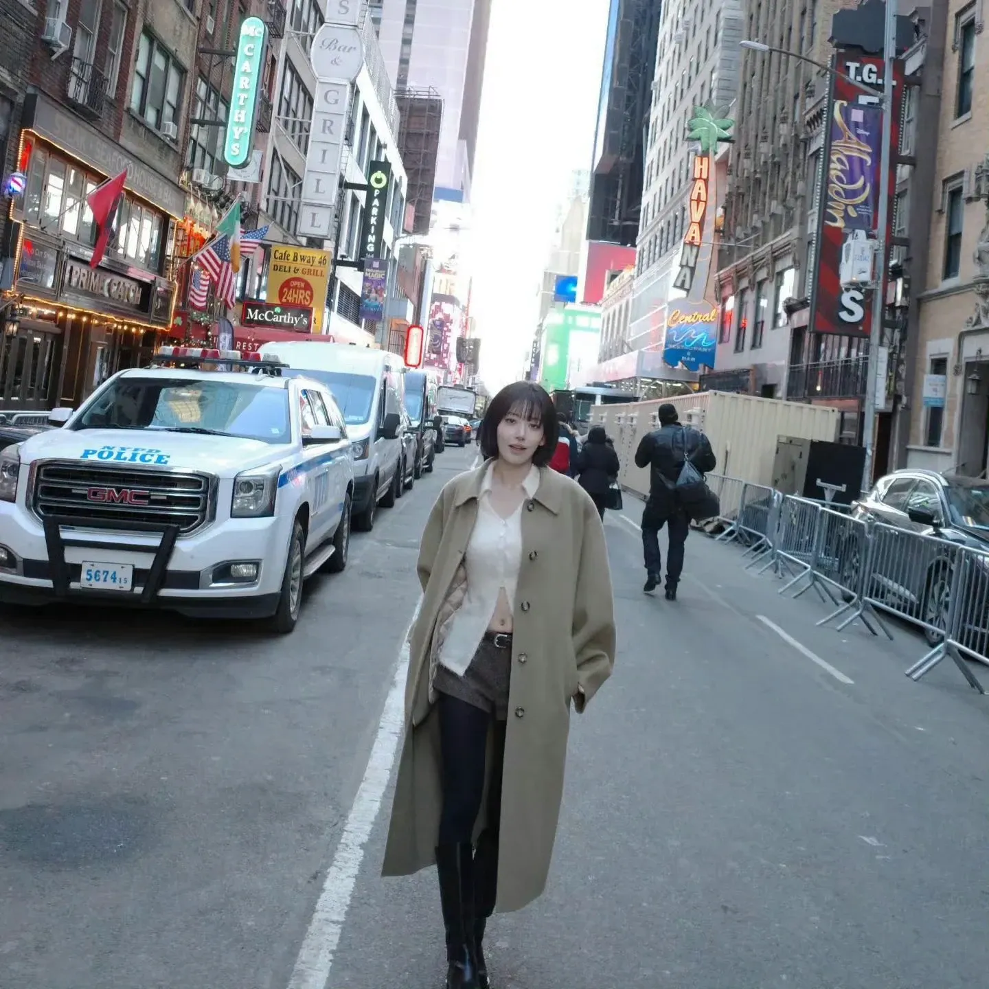 Behind-the-scenes cut of Sakura (LE SSERAFIM)